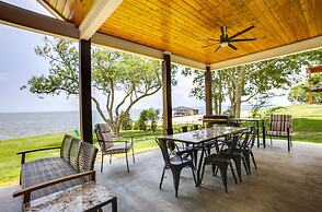 Lakefront Onalaska Home w/ Screened-in Porch!
