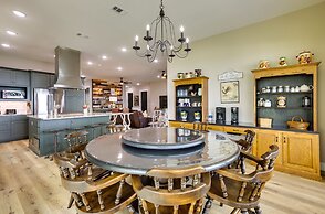 Lakefront Onalaska Home w/ Screened-in Porch!