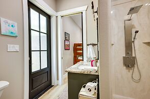 Lakefront Onalaska Home w/ Screened-in Porch!