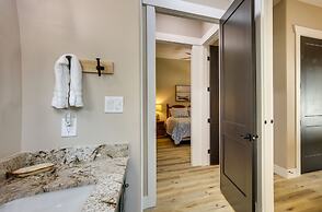 Lakefront Onalaska Home w/ Screened-in Porch!