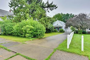 Themed New York Home ~ 2 Mi to Niagara Falls!