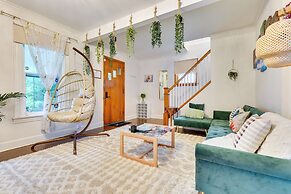 Themed New York Home ~ 2 Mi to Niagara Falls!