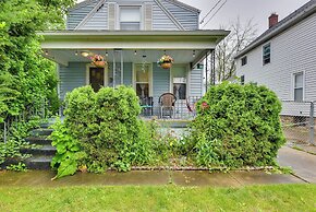 Themed New York Home ~ 2 Mi to Niagara Falls!