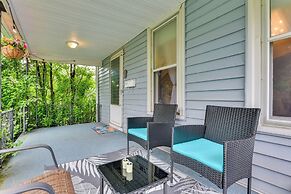 Themed New York Home ~ 2 Mi to Niagara Falls!