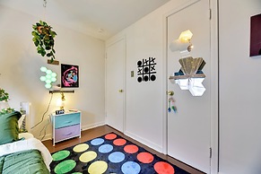 Themed New York Home ~ 2 Mi to Niagara Falls!