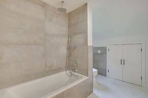 Modern Sharon Farmhouse: Spacious, Patio, Views