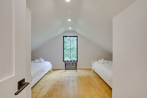 Modern Sharon Farmhouse: Spacious, Patio, Views