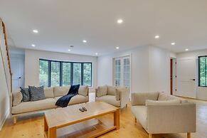 Modern Sharon Farmhouse: Spacious, Patio, Views