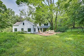 Modern Sharon Farmhouse: Spacious, Patio, Views
