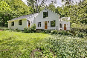 Modern Sharon Farmhouse: Spacious, Patio, Views