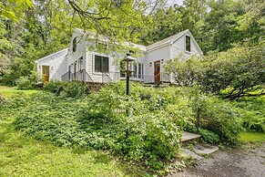 Modern Sharon Farmhouse: Spacious, Patio, Views