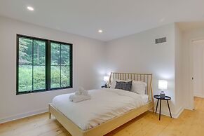 Modern Sharon Farmhouse: Spacious, Patio, Views