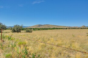 Prescott Valley Retreat w/ Hot Tub & Kayaks