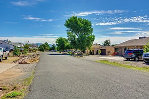 Prescott Valley Retreat w/ Hot Tub & Kayaks