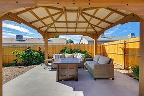 Prescott Valley Retreat w/ Hot Tub & Kayaks