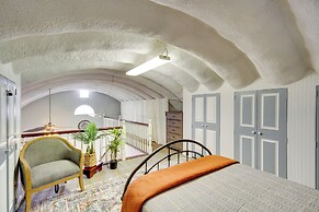 Charming Bay St Louis Home: Deck, on Canal!