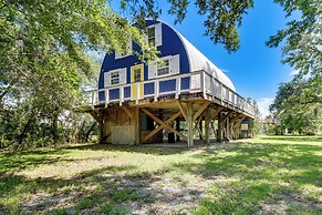 Charming Bay St Louis Home: Deck, on Canal!