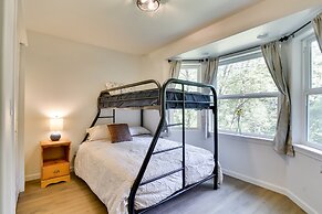 Washington Retreat: Fire Pit, Hot Tub & Ping Pong!