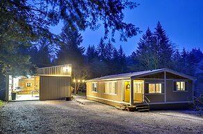 Washington Retreat: Fire Pit, Hot Tub & Ping Pong!