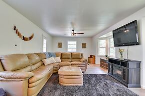 Washington Retreat: Fire Pit, Hot Tub & Ping Pong!