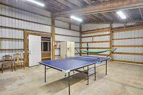 Washington Retreat: Fire Pit, Hot Tub & Ping Pong!