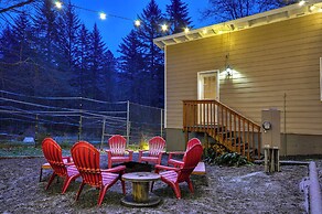 Washington Retreat: Fire Pit, Hot Tub & Ping Pong!