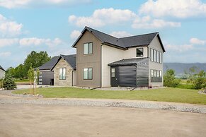 Hot Tub & Deck at Red Lodge Retreat