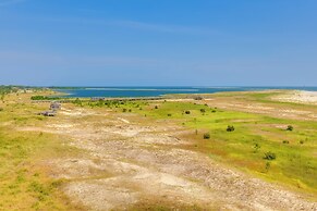 Dauphin Island Condo in Holiday Isle With Balcony!