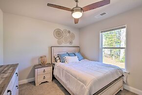 Greer Getaway w/ Smart TV ~ 1 Mi to Dtwn!