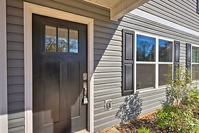 Greer Getaway w/ Smart TV ~ 1 Mi to Dtwn!
