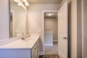 Greer Getaway w/ Smart TV ~ 1 Mi to Dtwn!