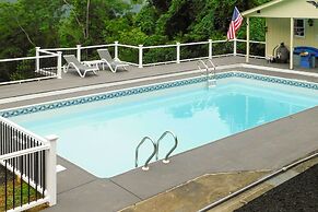 Harpers Ferry Home w/ Private Pool & Hot Tub!