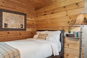 Fire Pit & Bbq: Lake Lure Cabin w/ Outdoor Oasis!