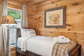 Fire Pit & Bbq: Lake Lure Cabin w/ Outdoor Oasis!