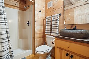 Fire Pit & Bbq: Lake Lure Cabin w/ Outdoor Oasis!