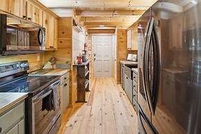 Fire Pit & Bbq: Lake Lure Cabin w/ Outdoor Oasis!