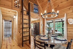 Fire Pit & Bbq: Lake Lure Cabin w/ Outdoor Oasis!