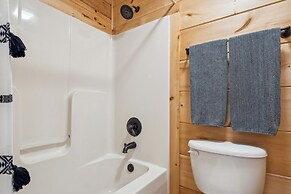 Fire Pit & Bbq: Lake Lure Cabin w/ Outdoor Oasis!