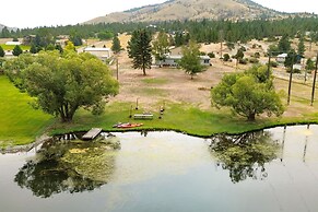 Riverfront Helena Retreat w/ Small Dock + Kayaks!