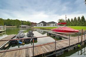Lakefront Hot Springs Condo w/ Private Boat Slip!