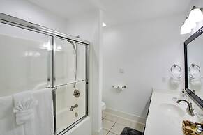 Lakefront Hot Springs Condo w/ Private Boat Slip!