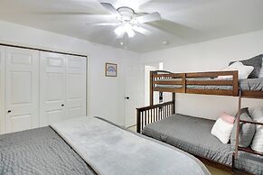 Lake Access: Pet-friendly Duplex in Hot Springs!