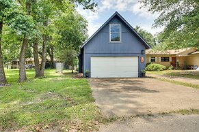 Lakefront Oasis w/ Patio in Hot Springs, Arkansas!
