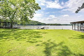 Lakefront Oasis w/ Patio in Hot Springs, Arkansas!