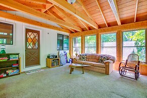 Charming Crystal Mountain Cabin w/ Cozy Fireplace