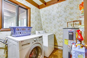 Crystal Mountain Cabin w/ Cozy Fireplace!