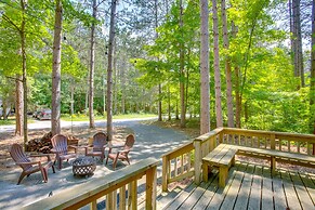 Crystal Mountain Cabin w/ Cozy Fireplace!