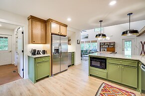 Pet-friendly Garfield Cabin on Beaver Lake!