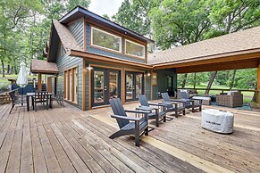 Pet-friendly Garfield Cabin on Beaver Lake!