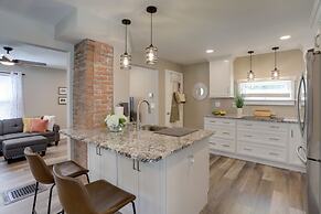 Welcoming Willoughby Home: 1 Mi to Historic Dtwn